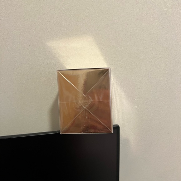 RE-NUTRIV
ULTIMATE LIFT REGENERATING YOUTH MOISTURIZER CREME RICH - Picture 3 of 9